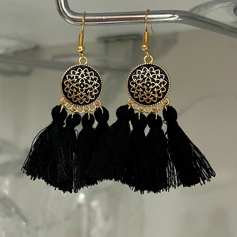 🔴(New) Black and gold Tassel Drop Earrings